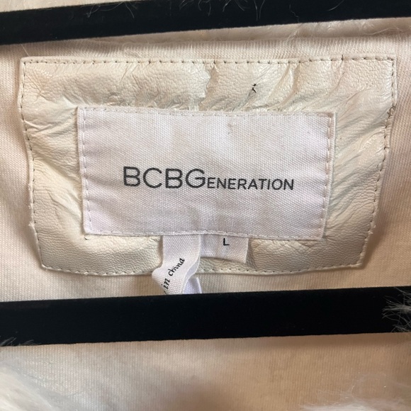 BCBG white faux fur coat - Picture 3 of 7